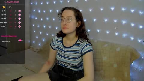 Snapshot of x_purr_agatha_x chatting on February 7, 2025, 3:12 am Agatha online show from February 7, 2025, 3:12 am
