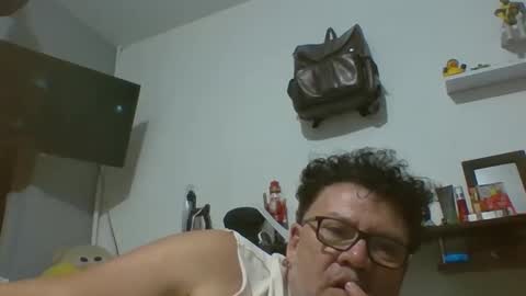 Snapshot of xanderdinis chatting on November 18, 2025, 1:44 am Xander online show from November 18, 2025, 1:44 am