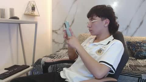 xandergrey8 online show from April 13, 2026, 7:41 pm