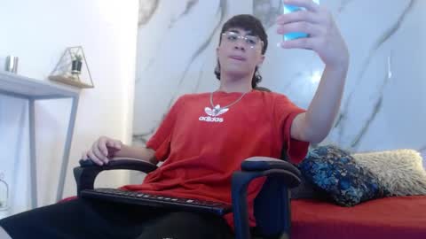 xandergrey8 online show from April 16, 2026, 7:36 pm