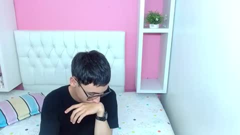 xcoupleplayxx online show from May 14, 2026, 3:24 am