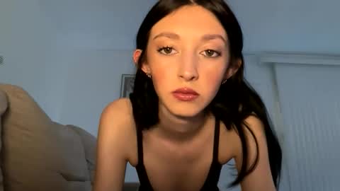 xenadreamx online show from April 19, 2026, 3:39 am