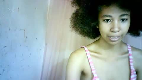 xenna610827 online show from March 5, 2025, 4:35 pm