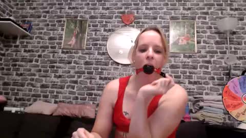 Snapshot of xhotmilf87x chatting on February 5, 2026, 9:41 pm Milfi online show from February 5, 2026, 9:41 pm