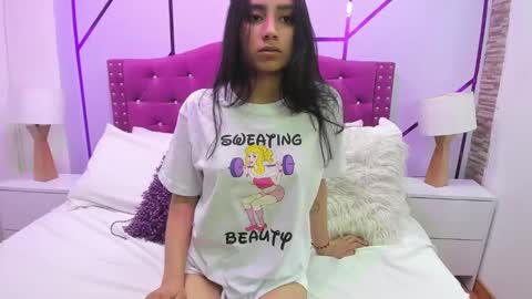 Snapshot of ximena_vasquez8 chatting on February 4, 2025, 3:00 am Xime  online show from February 4, 2025, 3:00 am