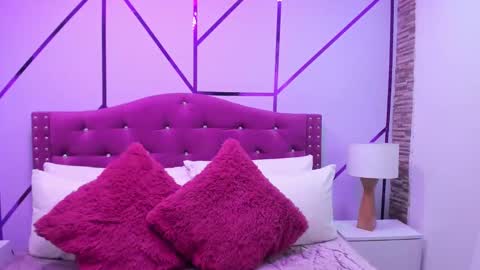 Snapshot of ximena_vasquez8 chatting on February 21, 2025, 3:01 am Xime  online show from February 21, 2025, 3:01 am