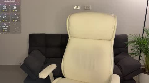 xisisxx online show from September 20, 2025, 8:10 pm