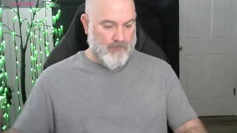 Snapshot of xjohnniex77 chatting on February 17, 2026, 3:40 pm MrSlowBurn77 online show from February 17, 2026, 3:40 pm