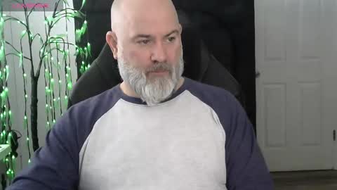 Snapshot of xjohnniex77 chatting on February 25, 2026, 2:37 pm MrSlowBurn77 online show from February 25, 2026, 2:37 pm