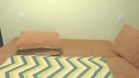 Julia online show from February 5, 2025, 9:36 am