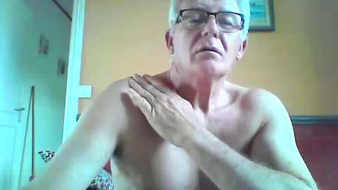 Snapshot of xmaeg3 chatting on November 6, 2025, 9:32 am xmaeg3 online show from November 6, 2025, 9:32 am