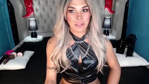Snapshot of xnaughty_haileyx chatting on March 1, 2025, 4:37 am Hailey online show from March 1, 2025, 4:37 am