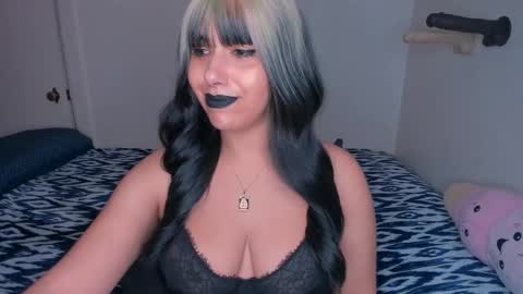 Rae  online show from February 3, 2025, 4:41 pm