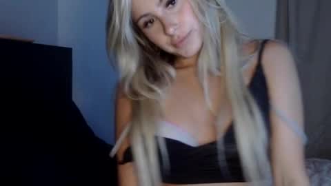 Snapshot of xoxolala32 chatting on July 10, 2026, 1:43 am Lacey Loo online show from July 10, 2026, 1:43 am