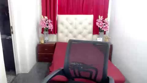 Snapshot of xsexyninedollx chatting on February 18, 2025, 12:04 am Cleo de nile online show from February 18, 2025, 12:04 am