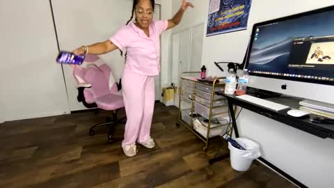 xStarGazingx online show from September 10, 2025, 7:58 pm