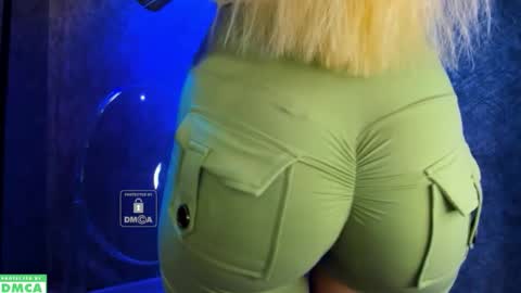 Snapshot of xteona chatting on October 9, 2025, 10:57 am xteona online show from October 9, 2025, 10:57 am