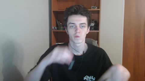 traqqq online show from November 19, 2025, 8:31 pm