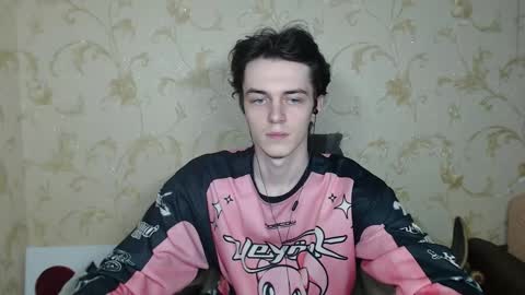 traqqq online show from December 19, 2025, 8:27 pm