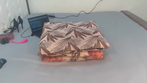 Snapshot of xumamaya chatting on September 9, 2025, 7:13 pm hey its Mayah online show from September 9, 2025, 7:13 pm