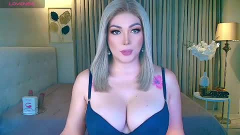 Snapshot of xxbedroombeautyxx chatting on April 6, 2026, 1:58 am MISS NATALIA online show from April 6, 2026, 1:58 am