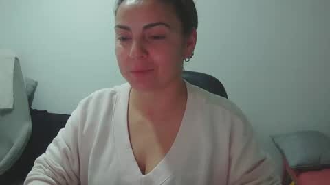 Snapshot of xxbeyotaxx chatting on October 27, 2025, 10:58 pm beyota online show from October 27, 2025, 10:58 pm