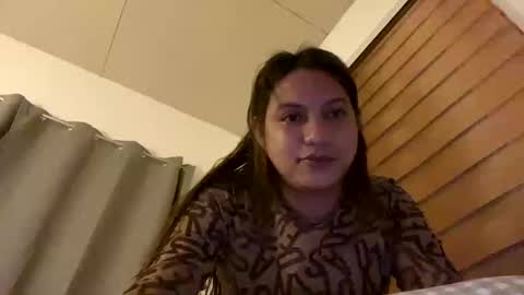 Snapshot of xxjulielovesyouxx chatting on November 5, 2025, 3:34 pm July online show from November 5, 2025, 3:34 pm