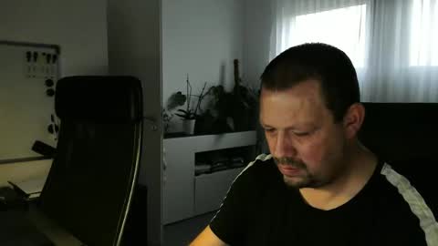 Eddi online show from October 16, 2025, 5:52 am