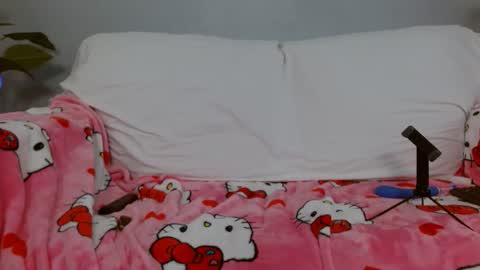 Lil Luna online show from April 10, 2026, 8:57 pm