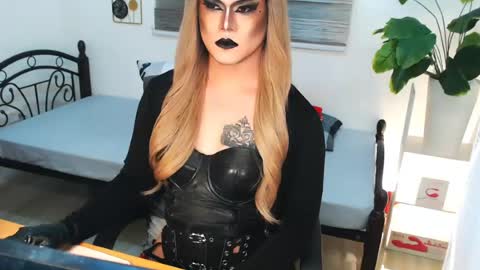 QueenMarina online show from June 26, 2026, 1:21 am