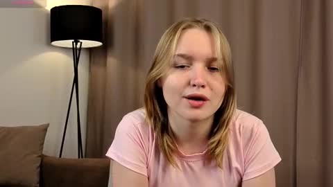 Kate online show from October 6, 2025, 2:03 pm