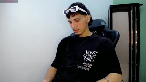 Snapshot of yankeee_ chatting on December 1, 2025, 3:22 am DANILO online show from December 1, 2025, 3:22 am