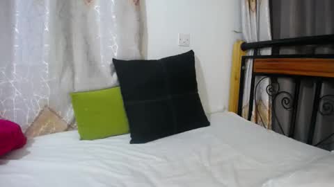 Snapshot of yarah_ chatting on March 4, 2025, 7:11 pm Yarah online show from March 4, 2025, 7:11 pm