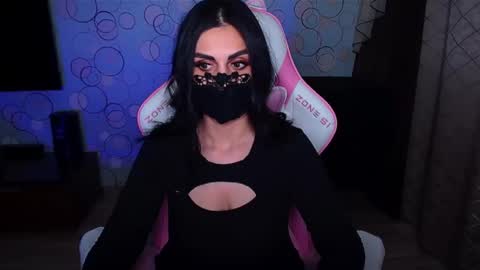 Snapshot of yasmina___ chatting on December 17, 2025, 8:09 am yasmina online show from December 17, 2025, 8:09 am