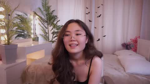 Snapshot of yasminekeats chatting on October 31, 2025, 7:09 am Nerida online show from October 31, 2025, 7:09 am