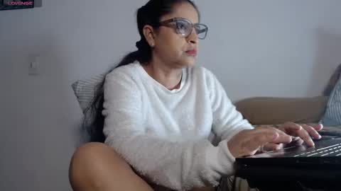 Snapshot of yaya____ chatting on February 23, 2026, 9:45 pm yaya____ online show from February 23, 2026, 9:45 pm