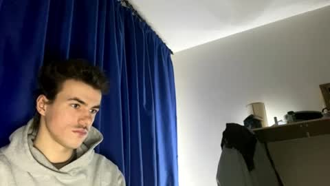 yayay333 online show from April 1, 2026, 9:12 pm