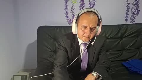 Snapshot of yazfore chatting on November 21, 2025, 6:06 pm Hazzan online show from November 21, 2025, 6:06 pm