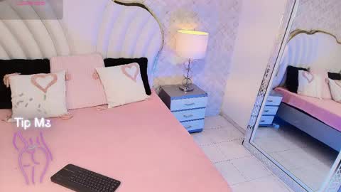  YazminJenner  online show from May 12, 2026, 5:37 am