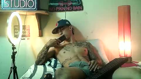 yeisoncastellanos1999 online show from May 6, 2026, 6:46 pm
