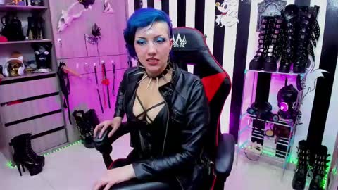 Snapshot of yelena_bondaje chatting on March 10, 2025, 9:51 pm Yelena online show from March 10, 2025, 9:51 pm