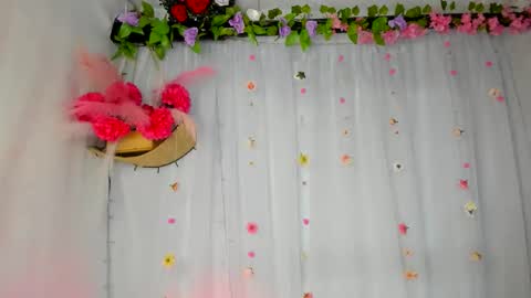 YELINA online show from November 25, 2025, 12:32 am