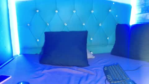 yesamin_stone18 online show from April 19, 2026, 6:21 pm