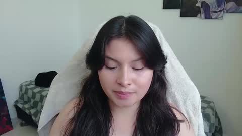 yessica_gomez01 online show from February 5, 2026, 9:41 pm