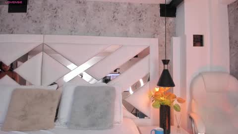 Yessica online show from February 4, 2025, 12:33 pm