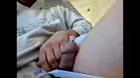 yezzi_1997 online show from October 11, 2025, 9:02 pm