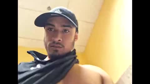 yezzi_1997 online show from November 20, 2025, 2:45 am