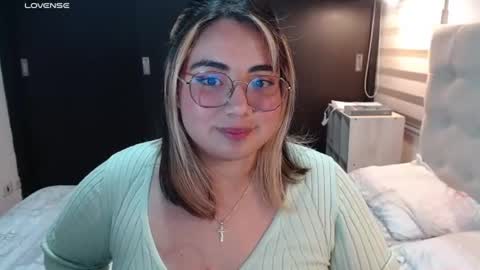 Snapshot of yini_angel07 chatting on June 25, 2026, 5:12 am hii i am yini online show from June 25, 2026, 5:12 am