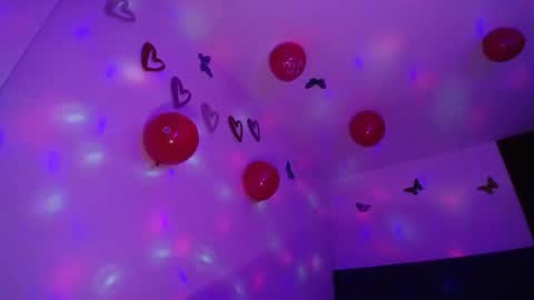 Yiny online show from February 15, 2025, 8:33 am