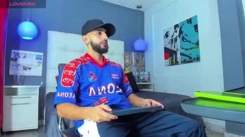 Yiyo online show from December 2, 2025, 4:18 am